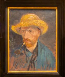 Amsterdam und Umgebung April 2025 Das Kunstwerk zeigt einen Mann mit Strohhut und Pfeife. Amsterdam und Umgebung April 2025 Porträt eines Mannes mit Strohhut und Pfeife, Ölgemälde im Holzrahmen