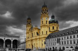 Fotografie von Aloys Peter Trenz Theatinerkirche in München bei bewölktem Himmel Ausgewählte Fotomotive von Aloys Peter Trenz