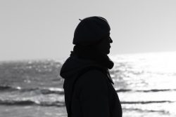 Fotografie von Aloys Peter Trenz Silhouette einer Person am Strand bei Sonnenuntergang Ausgewählte Fotomotive von Aloys Peter Trenz