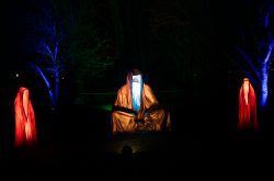 Frankfurt Palmengarten Winterlichter 2025 Leuchtende Figuren in einem geheimnisvollen nächtlichen Garten