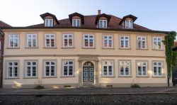 Lüneburg August 2024 Historisches Fachwerkhaus mit Sprossenfenstern und rotem Ziegeldach in Deutschland