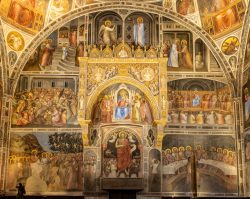 Padua Entschleunigte Fotografie Oktober 2024 Fresken in italienischer Kathedrale, zeigen biblische Szenen