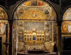 Padua Entschleunigte Fotografie Oktober 2024 Innenraum der Kirche Sant'Apollonia in Florenz mit Fresken und Altar