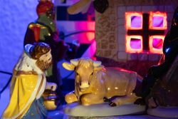 Weihnachtskrippe Villeroy und Boch - Weihnachtsdekoration Keramik-Krippenszene bei Nacht mit den drei Königen