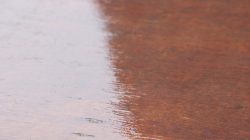 Abstrakte (Natur-) Fotografie Fürstenfeldbruck Naturfototage Nahaufnahme von rostigem Metall mit Wasserfilm