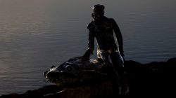 Ammersee Januar 2023 Fotografie Aloys Peter Trenz Eine beeindruckende Bronzestatue einer Frau, die auf einem großen Fisch sitzt Ammersee Januar 2023 Fotografie Aloys Peter Trenz Bronzestatue einer Frau mit einem Fisch am Meer