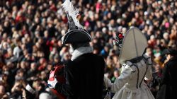 Halla Venezia Schwäbisch Hall Februar 2023 Teilnehmer in traditionellen Kostümen bei einem Festival im Freien Halla Venezia Schwäbisch Hall Februar 2023 Menschenmenge bei einem historischen Kostümfest im Freien