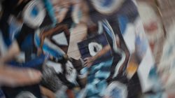 Hamburg Hafencity Fotoserie Aloys Peter Trenz März 2023 Abstrakte Kunst mit verwischten Blautönen und dynamischen Mustern