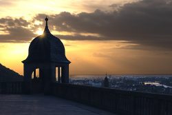 Heidelberg Natur- Architekturfotografie Romantischer Sonnenuntergang mit Turm und Stadtansicht