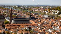 Heidelberg Natur- Architekturfotografie Panoramablick auf das historische Stadtzentrum von Würzburg mit Main und umliegender Landschaft