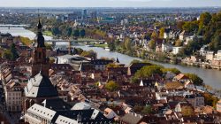 Heidelberg Natur- Architekturfotografie Luftaufnahme der Heidelberger Altstadt und Neckar im Herbst