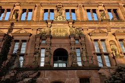 Heidelberg Natur- Architekturfotografie Fassade des Heidelberger Schlosses mit detailreichen Sandsteinfiguren