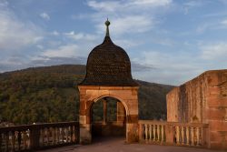 Heidelberg Natur- Architekturfotografie Historischer Aussichtsturm auf Heidelberger Schloss im Abendlicht