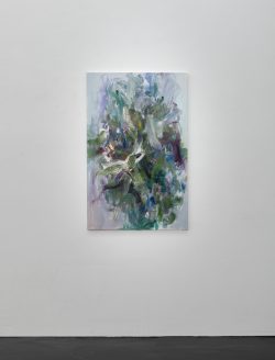 Kunstausstellung Künstlerin Andrea Simon Juli 2024 Kunsthalle Frankfurt Abstraktes Gemälde mit fließenden Farben an weißer Wand