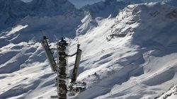Zugspitze Dezember 2022 Sendemast vor schneebedeckten Alpen im Winter