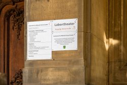 Dresden Mai 2026 Beschilderung Labor Theater Dresden Eingang Dürerstraße
