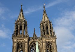 Meissen Mai 2026 Türme des Magdeburger Doms vor blauem Himmel