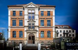 Meissen Mai 2026 Historisches Gebäude mit Backsteinfassade bei sonnigem Wetter