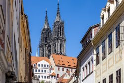 Meissen Mai 2026 Blick auf den Dom zu Meißen hinter historischen Gebäuden