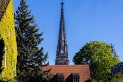 Meissen Mai 2026 Historische Kirche mit hohem Kirchturm und blauem Himmel