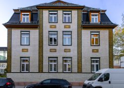 Meissen Mai 2026 Historisches Gebäude mit Backsteinfassade in urbaner Umgebung