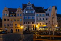 Meissen Mai 2026 Historische Gebäude am Marktplatz bei Nacht mit beleuchteten Fassaden
