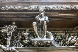 Paris Juni 2026 Der Denker von Rodin in einer Bronzeskulptur