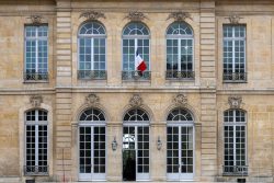 Paris Juni 2026 Fassade des Élysée-Palastes mit französischer Flagge