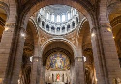 Paris Juni 2026 Innenraum der Basilika Sacré-Cœur in Paris mit beeindruckender Kuppel