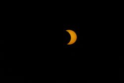Partielle Sonnenfinsternis am 12.08.2026 Partielle Sonnenfinsternis 2023 am Nachthimmel