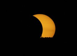 Partielle Sonnenfinsternis 12.08.2026 Teilweise Sonnenfinsternis mit orangefarbenem Himmel