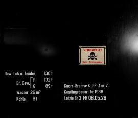 Museumseisenbahn Hanau e. V. Bahnbetriebswerk, Heideäcker 1, 63457 Hanau Fotos von Aloys Peter Trenz Hinweisschild auf historischem Lokomotiv-Kessel, Warnung vor giftigem Wasser