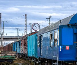 Museumseisenbahn Hanau e. V. Bahnbetriebswerk, Heideäcker 1, 63457 Hanau Fotos von Aloys Peter Trenz Alter Güterzug im Rangierbahnhof bei bewölktem Himmel