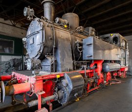 Museumseisenbahn Hanau e. V. Bahnbetriebswerk, Heideäcker 1, 63457 Hanau Fotos von Aloys Peter Trenz Historische Dampflok in einem Museum ausgestellt