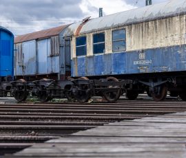 Museumseisenbahn Hanau e. V. Bahnbetriebswerk, Heideäcker 1, 63457 Hanau Fotos von Aloys Peter Trenz Alte deutsche Züge auf Abstellgleisen in industrieller Umgebung