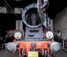 Museumseisenbahn Hanau e. V. Bahnbetriebswerk, Heideäcker 1, 63457 Hanau Fotos von Aloys Peter Trenz Historische Dampflokomotive in Werkstatt zur Reparatur