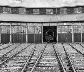 Museumseisenbahn Hanau e. V. Bahnbetriebswerk, Heideäcker 1, 63457 Hanau Fotos von Aloys Peter Trenz Historisches Eisenbahndepot mit Zug im Wartungsbereich